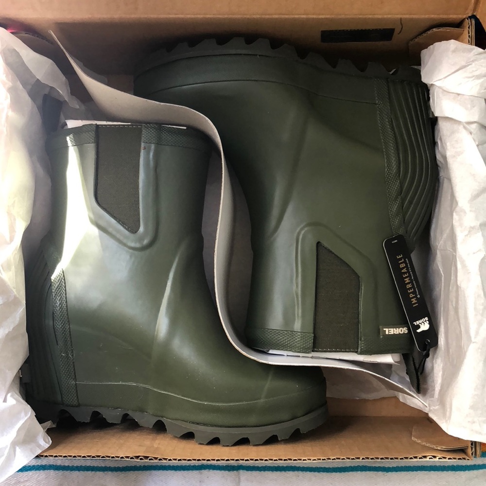 NWT/NIB: Sorel Joan Rain Wedge Chelsea
